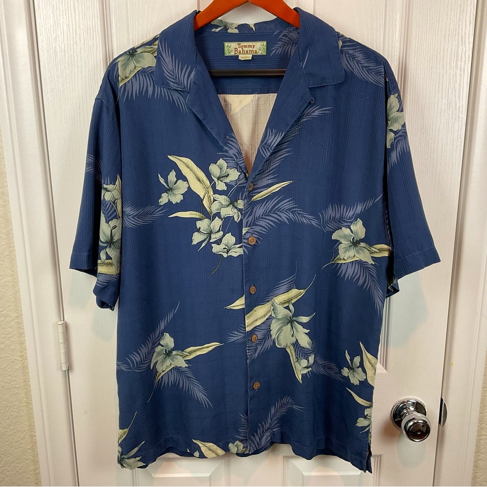 Pre-Owned Tommy Bahama Floral Blue Short Sleeve Silk Button Up Shirt, Size L